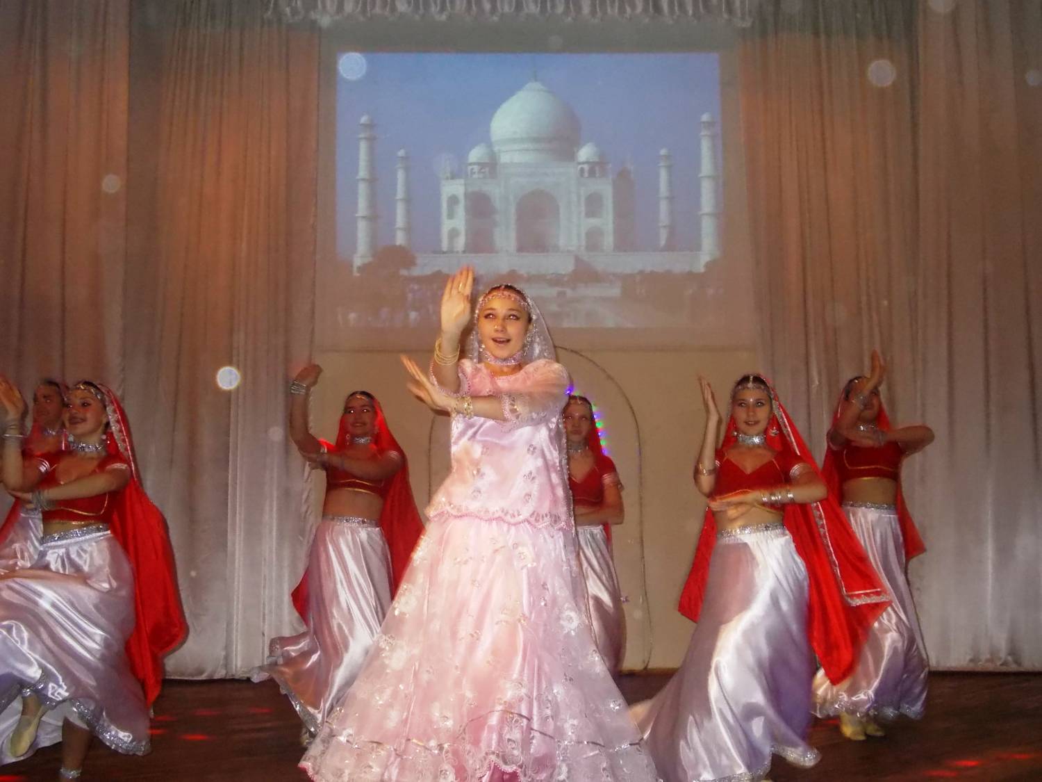 Коллективу индийского танца 