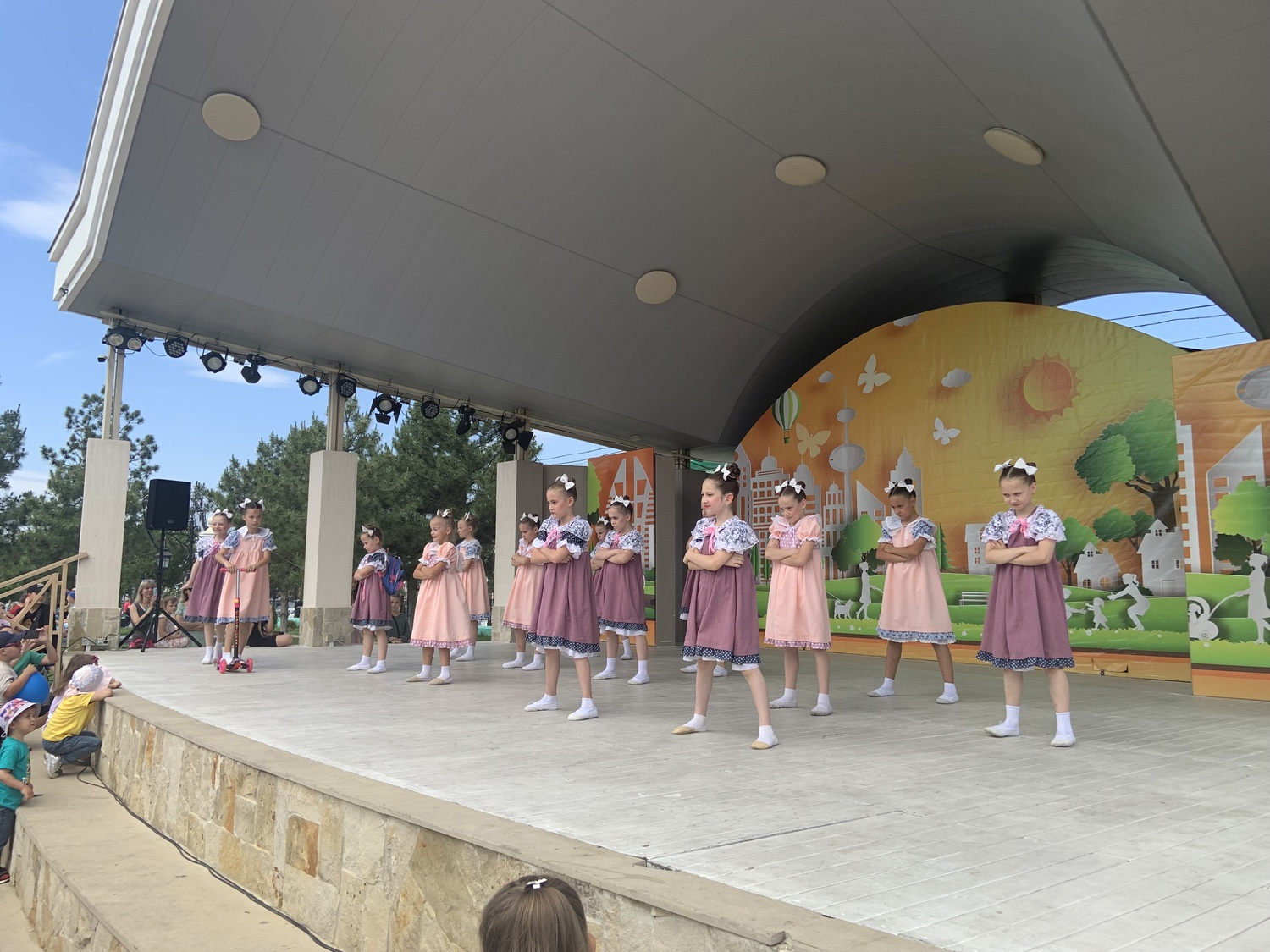 Праздник детства на сцене Екатерининского парка